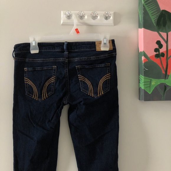hollister dark wash low rise skinny jeans. - Picture 3 of 4